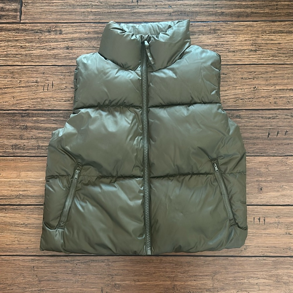 Women’s Old Navy, Small, hunter green puffer vest.